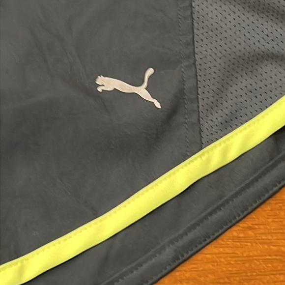 PUMA SHORT SIZE LARGE - Picture 2 of 5